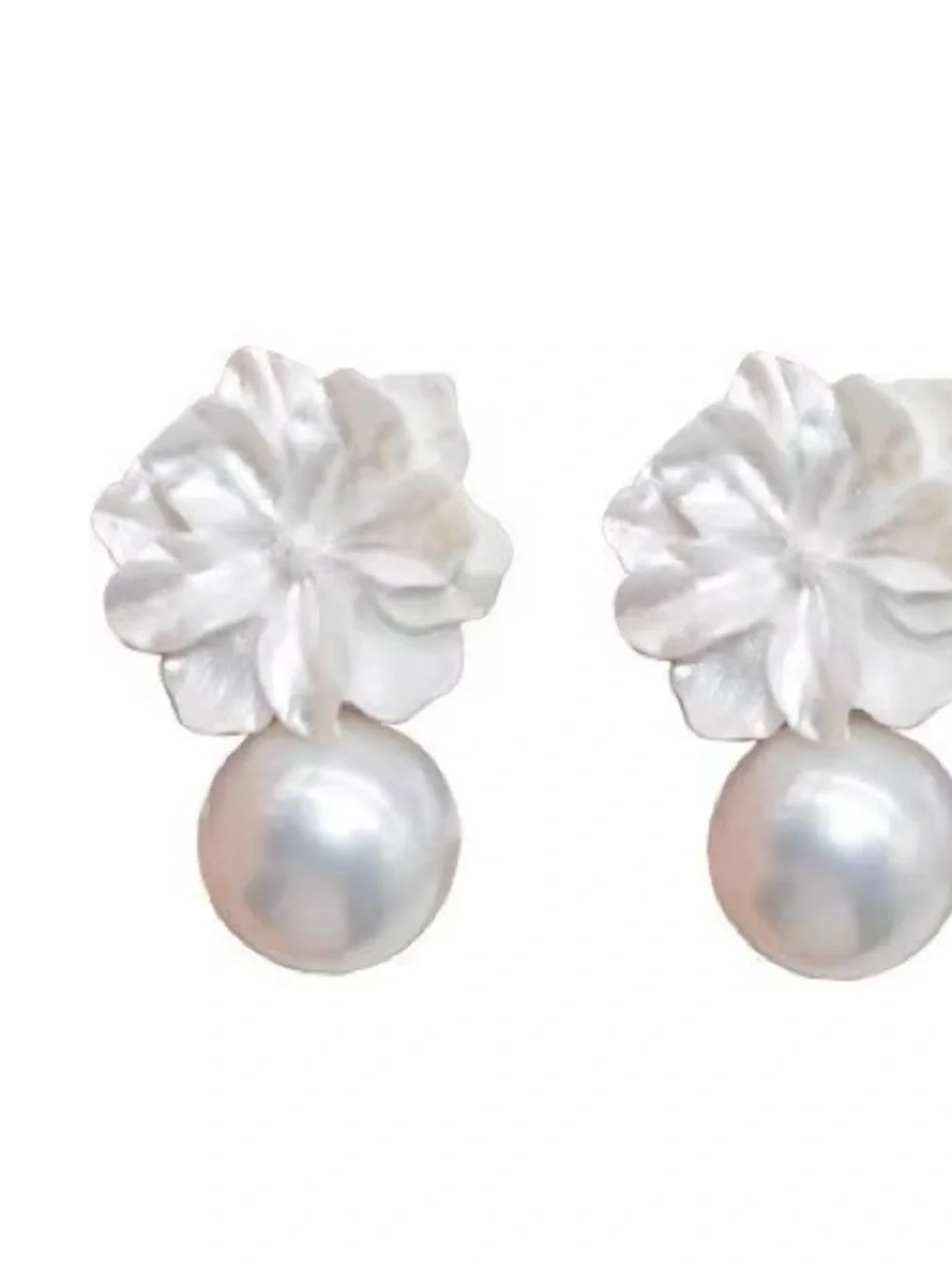 *** Delicate High Quality Pearl Flower Drop Earrings - White